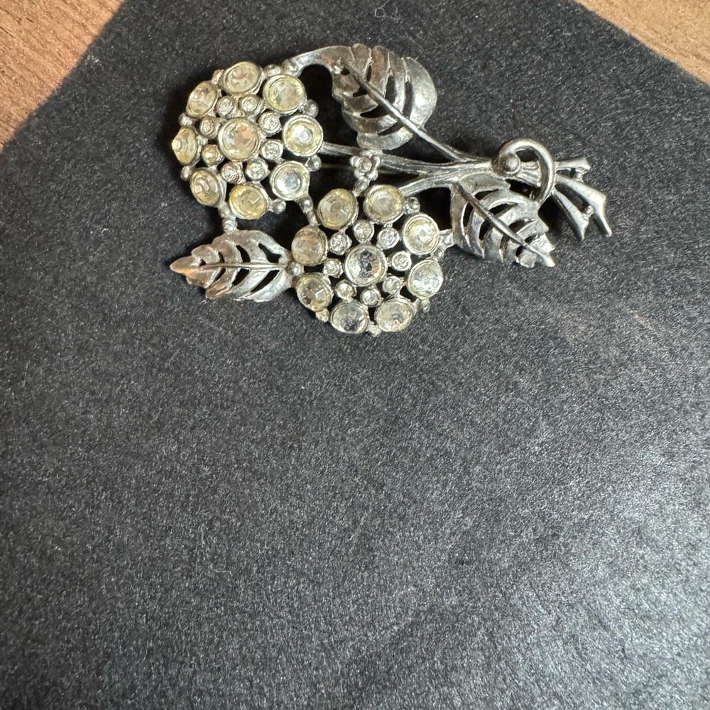 Vintage silver tone metal brooch